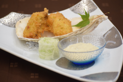揚物：広島牡蠣のバゲットを衣でフライ 寒蘭生春巻き　特製タルタルソース
