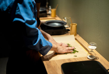 嬉野茶の生茶葉手もみ体験